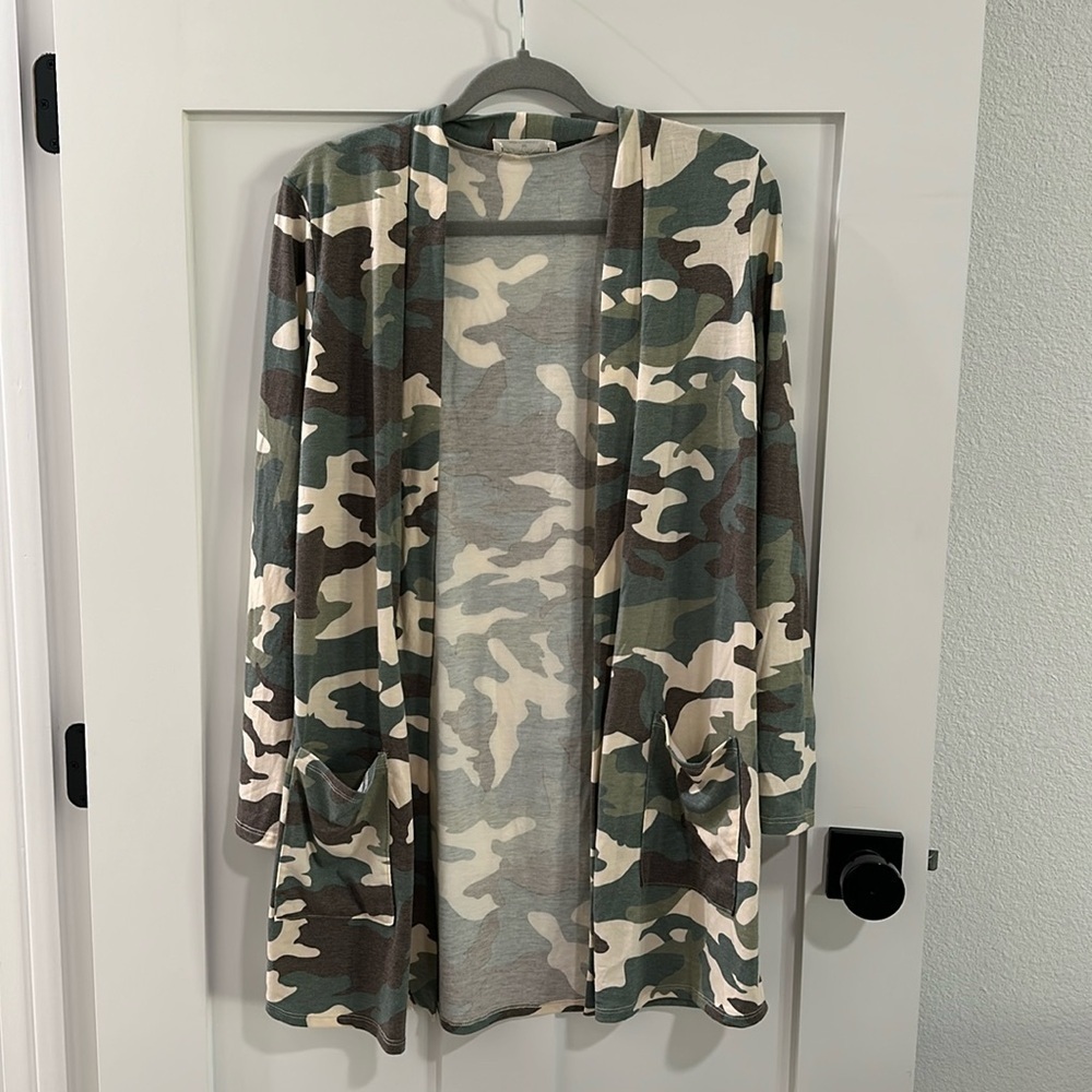 Zenana Women's M Long Sleeve Open Front Layering Top Camouflaged Green Brown
